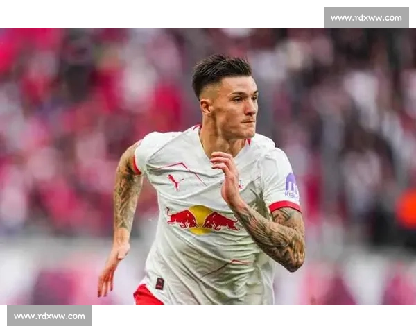 夏窗终极对决：纽卡曼联争夺谢什科，亿元中锋花落谁家？