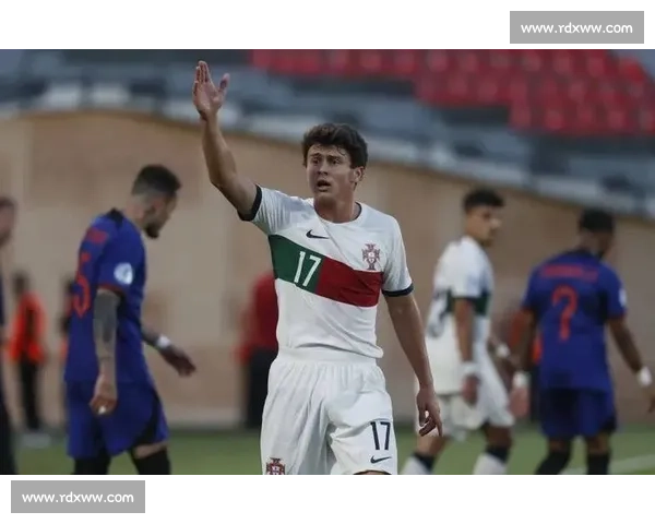 内维斯：与 C 罗梅西过招是荣耀，但巴黎的胜利才是终极目标