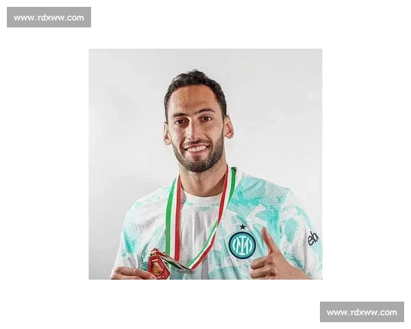 加拉塔萨雷接近敲定恰尔汗奥卢转会 谈判进入最后冲刺阶段