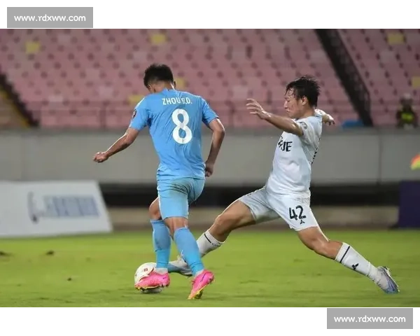 张煜东:逆转功臣感谢队友支持 雨天主场成制胜关键 张煜东:逆转功臣感谢队友支持 雨天主场成制胜关键